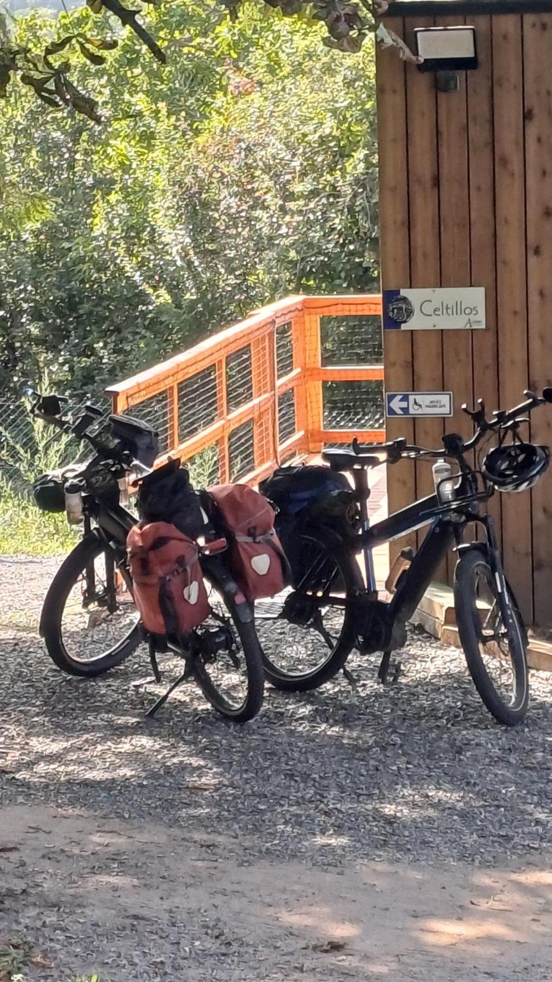 Lodges Arverne Vic-le-Comte Esterno foto